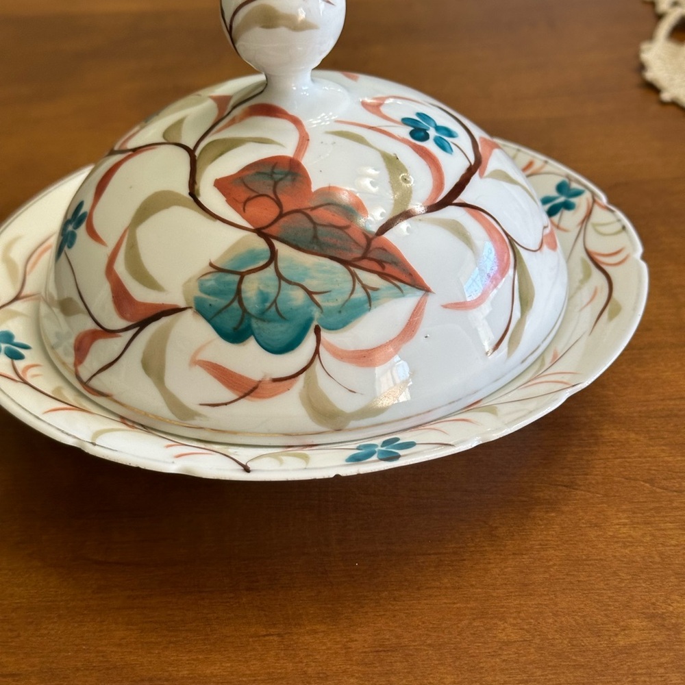 Porcelain Covered Dish - Picture 4 of 12